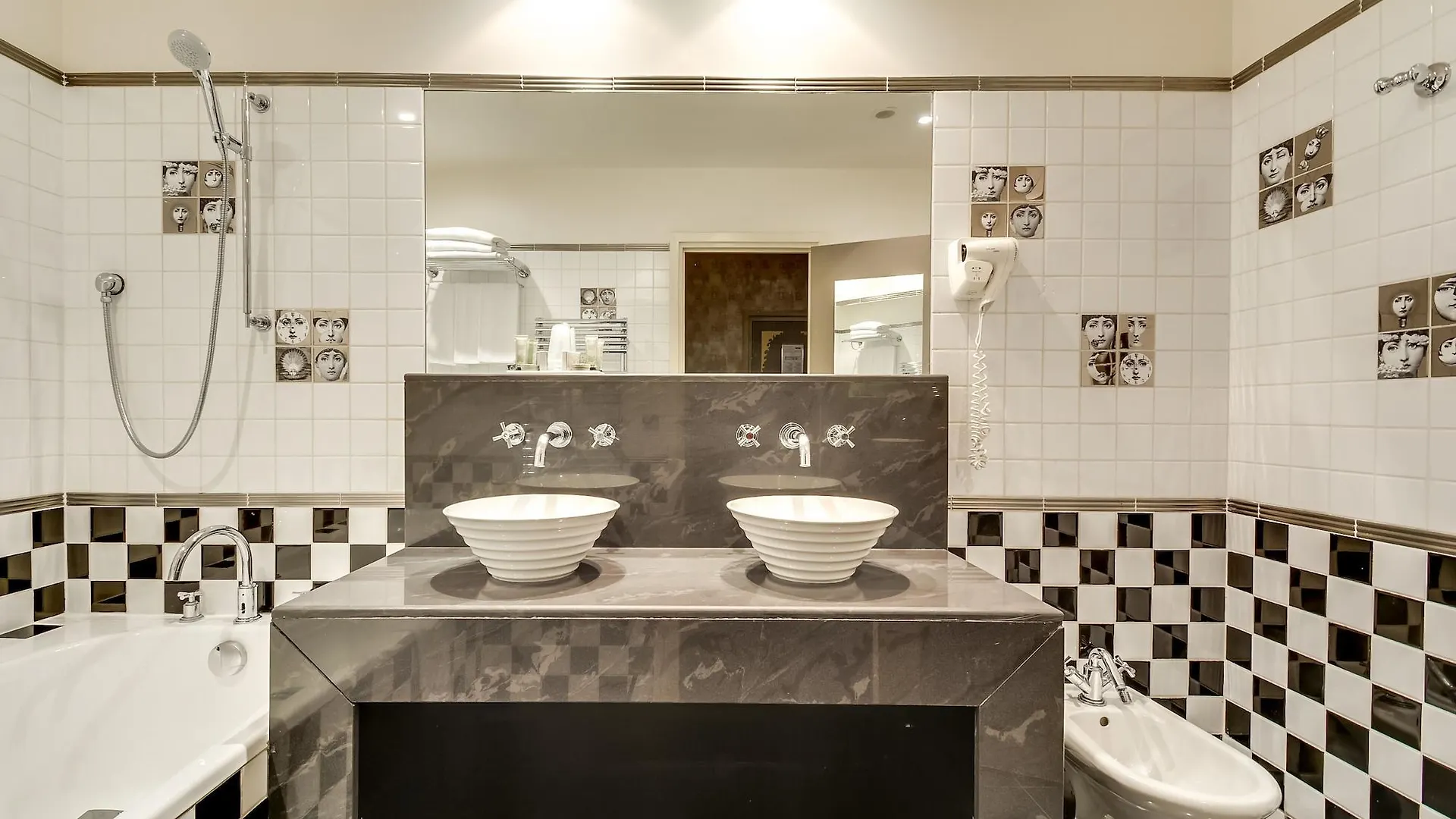 Lutece Port Royal Hotel 4*