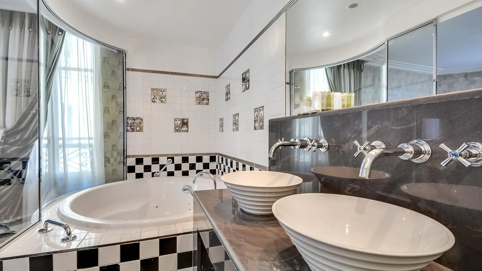 Hotel Lutece Port Royal Paris